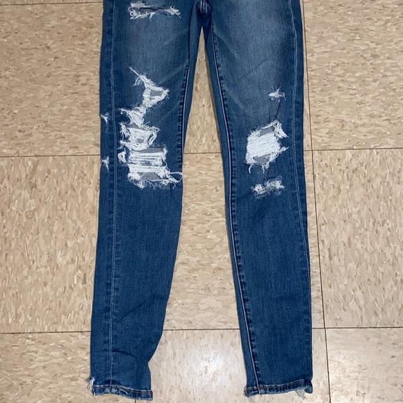 American Eagle Outfitters Super Hi-Rise Destroyed Jegging in Vintage Blue size 2 - Picture 3 of 15